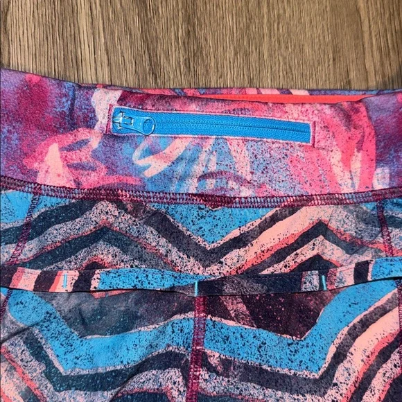 Ivivva by Lululemon Girls Size 12 Running Shorts Colorful Print Zip Pocket - Picture 5 of 12